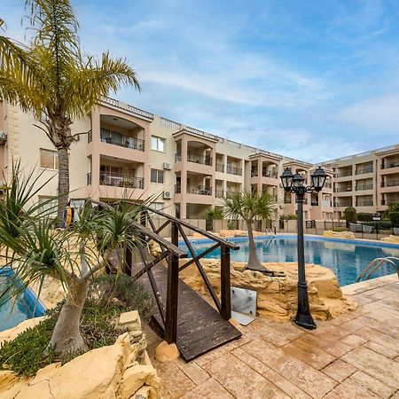 Sunny View - A Stunning Apartment With Private Rooftop Paphos Bagian luar foto