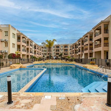 Sunny View - A Stunning Apartment With Private Rooftop Paphos Bagian luar foto