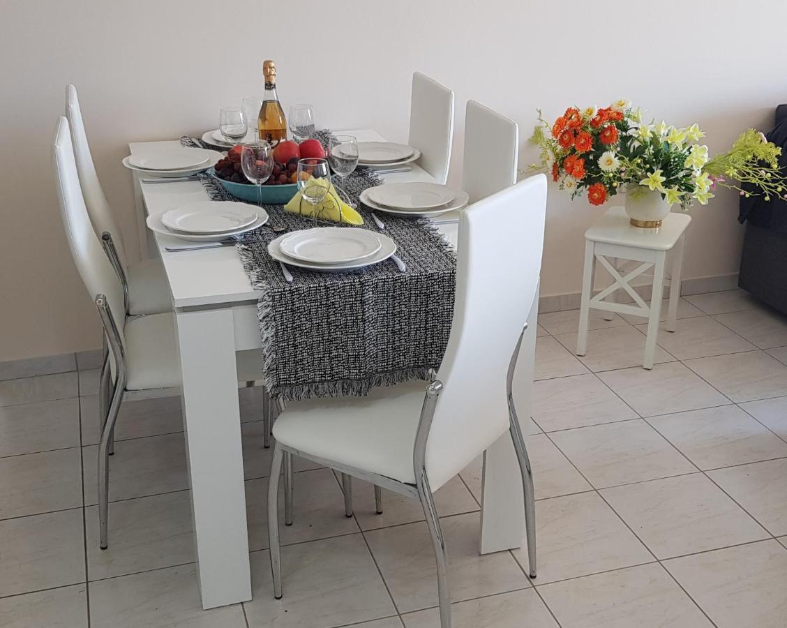 Sunny View - A Stunning Apartment With Private Rooftop Paphos Bagian luar foto