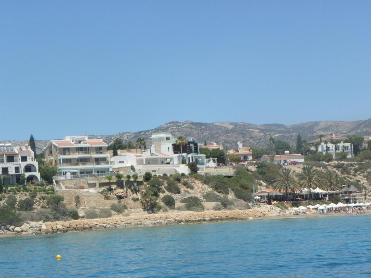 Sunny View - A Stunning Apartment With Private Rooftop Paphos Bagian luar foto