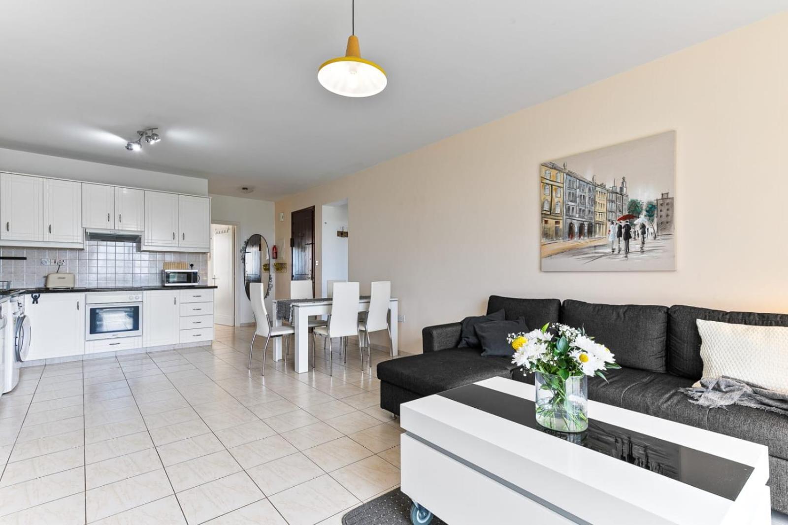 Sunny View - A Stunning Apartment With Private Rooftop Paphos Bagian luar foto