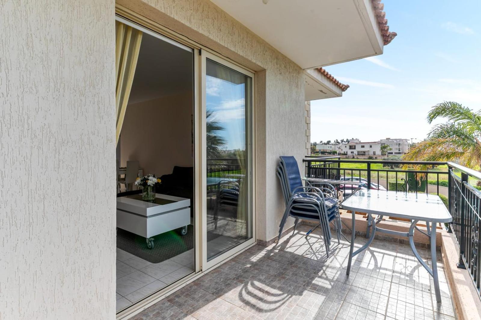 Sunny View - A Stunning Apartment With Private Rooftop Paphos Bagian luar foto