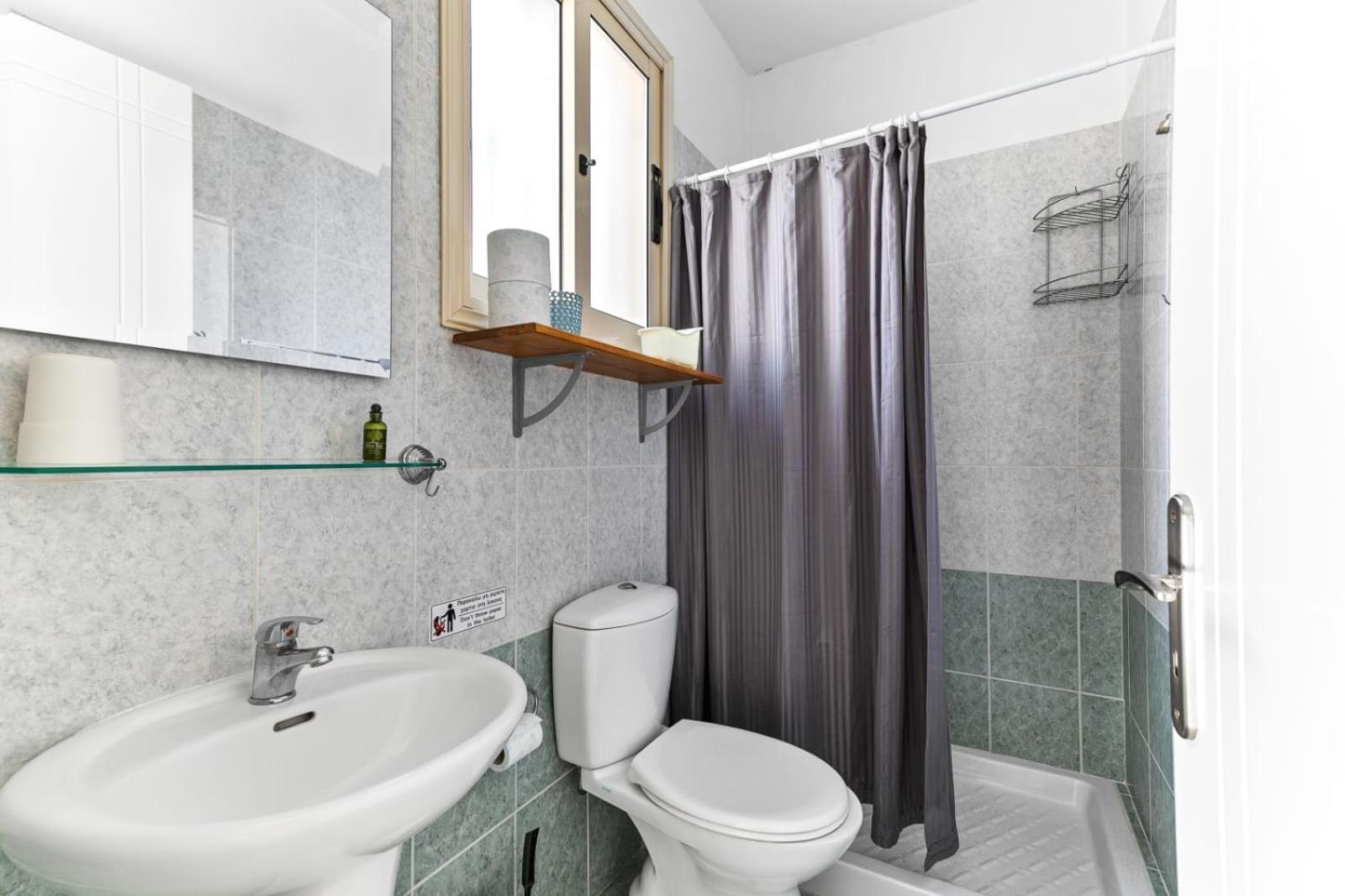 Sunny View - A Stunning Apartment With Private Rooftop Paphos Bagian luar foto