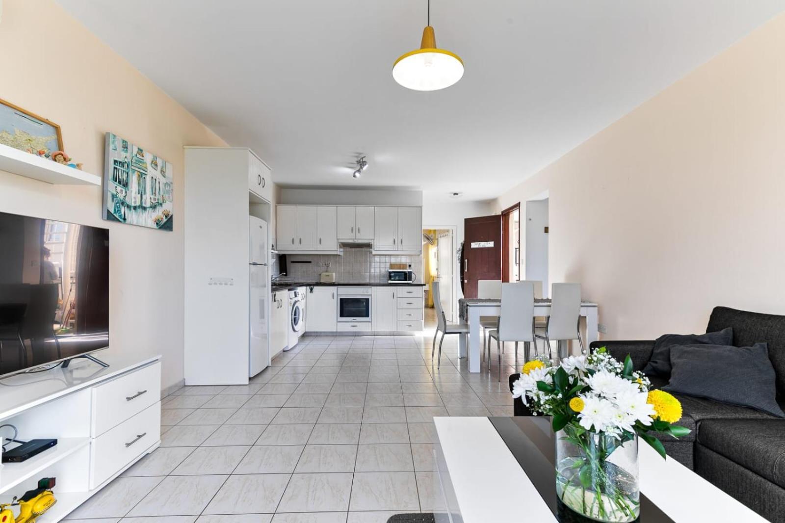 Sunny View - A Stunning Apartment With Private Rooftop Paphos Bagian luar foto