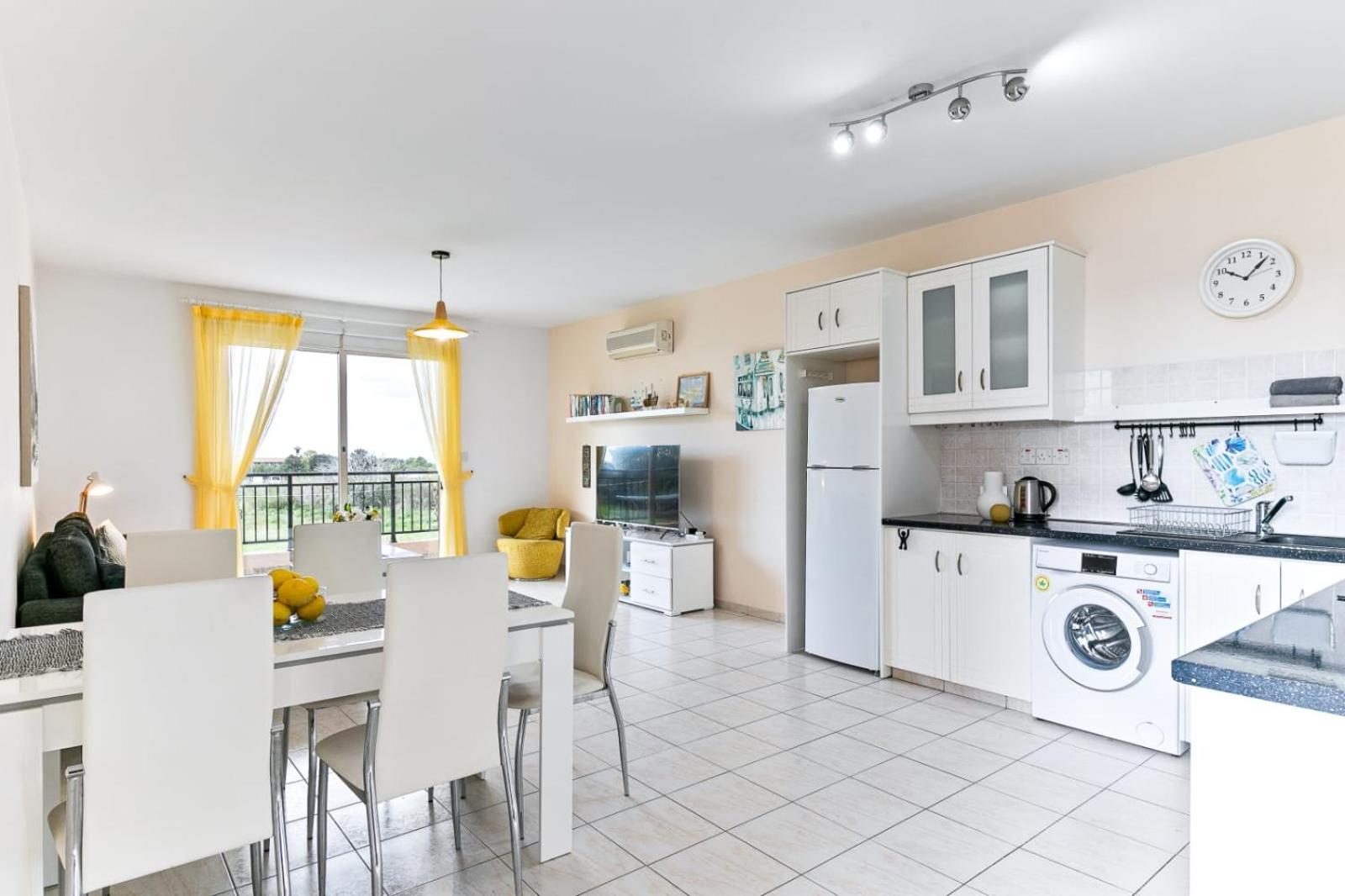 Sunny View - A Stunning Apartment With Private Rooftop Paphos Bagian luar foto