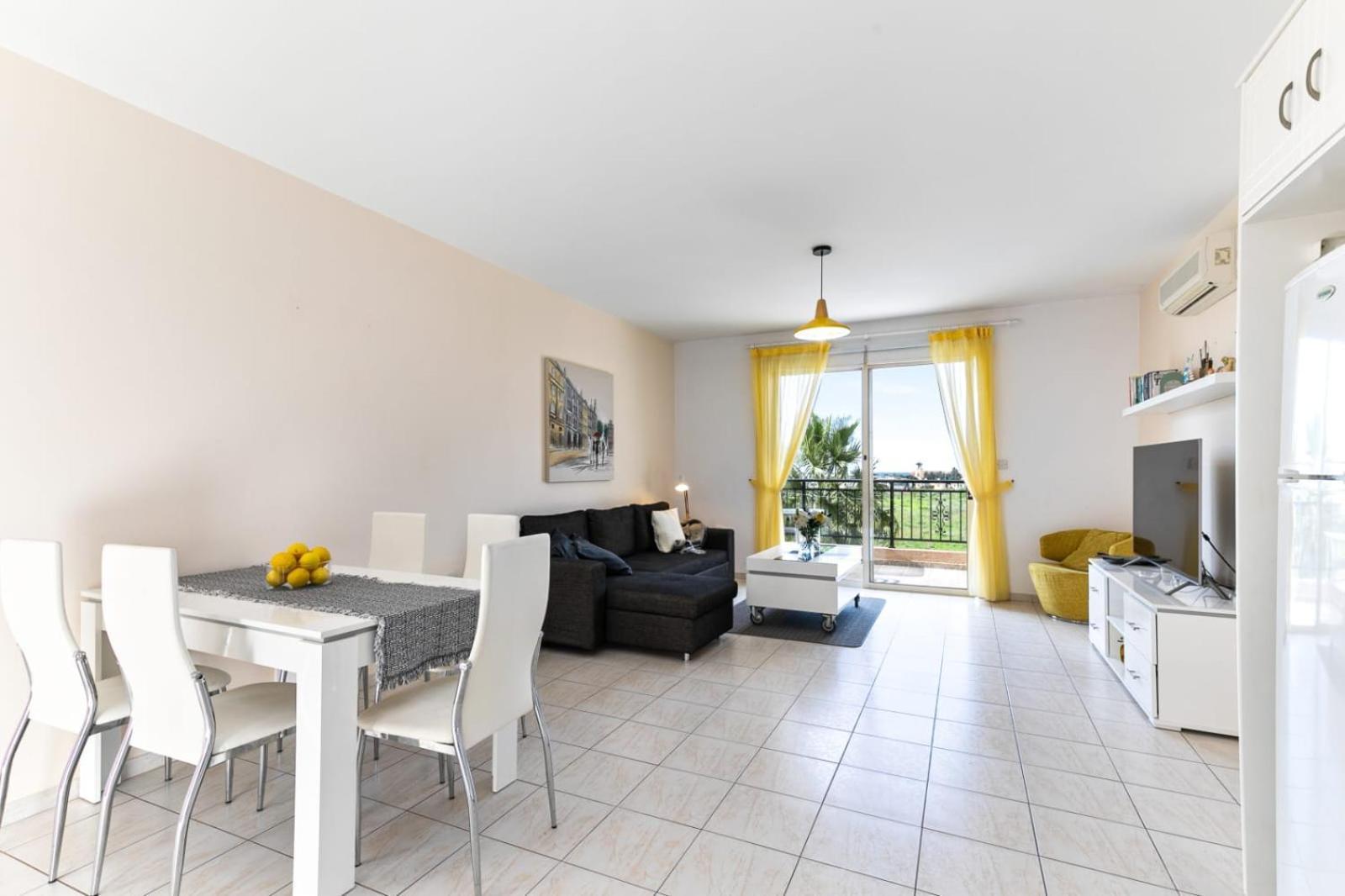 Sunny View - A Stunning Apartment With Private Rooftop Paphos Bagian luar foto