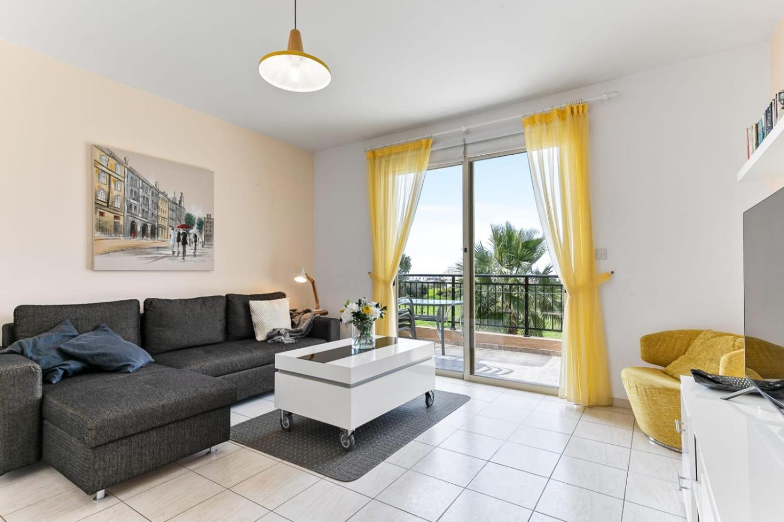 Sunny View - A Stunning Apartment With Private Rooftop Paphos Bagian luar foto