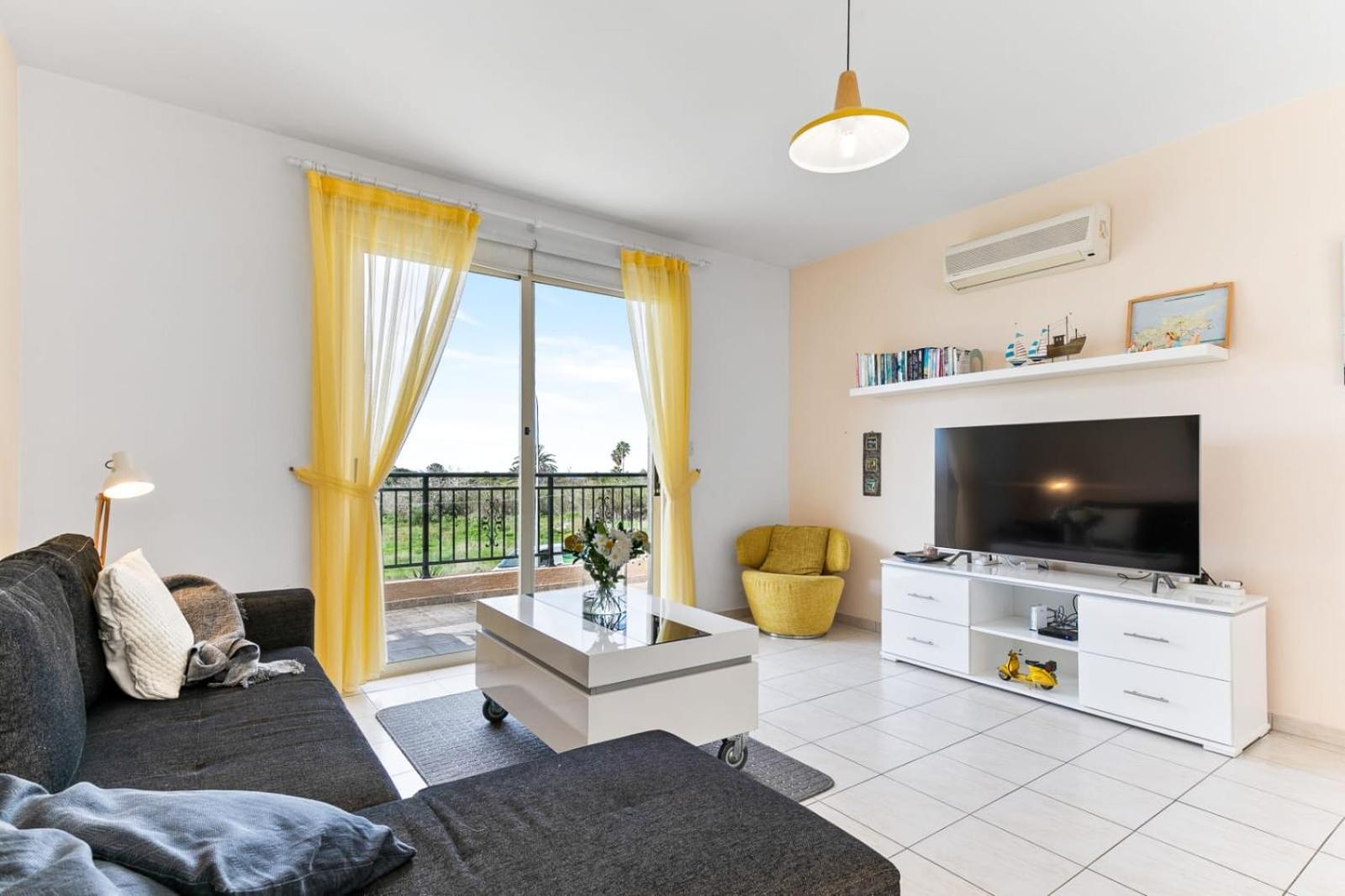 Sunny View - A Stunning Apartment With Private Rooftop Paphos Bagian luar foto