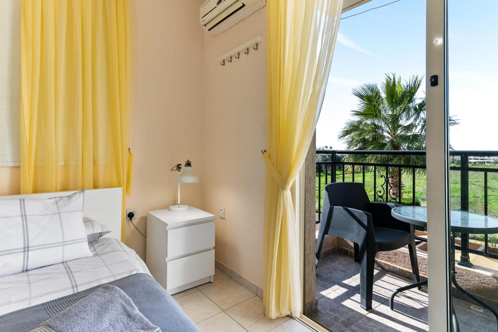 Sunny View - A Stunning Apartment With Private Rooftop Paphos Bagian luar foto