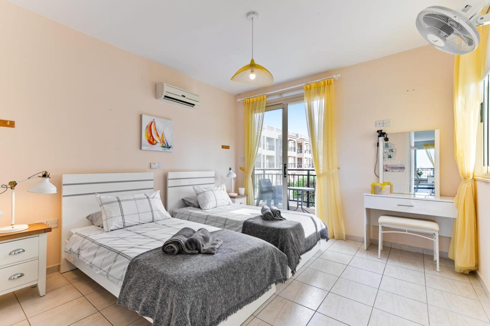 Sunny View - A Stunning Apartment With Private Rooftop Paphos Bagian luar foto