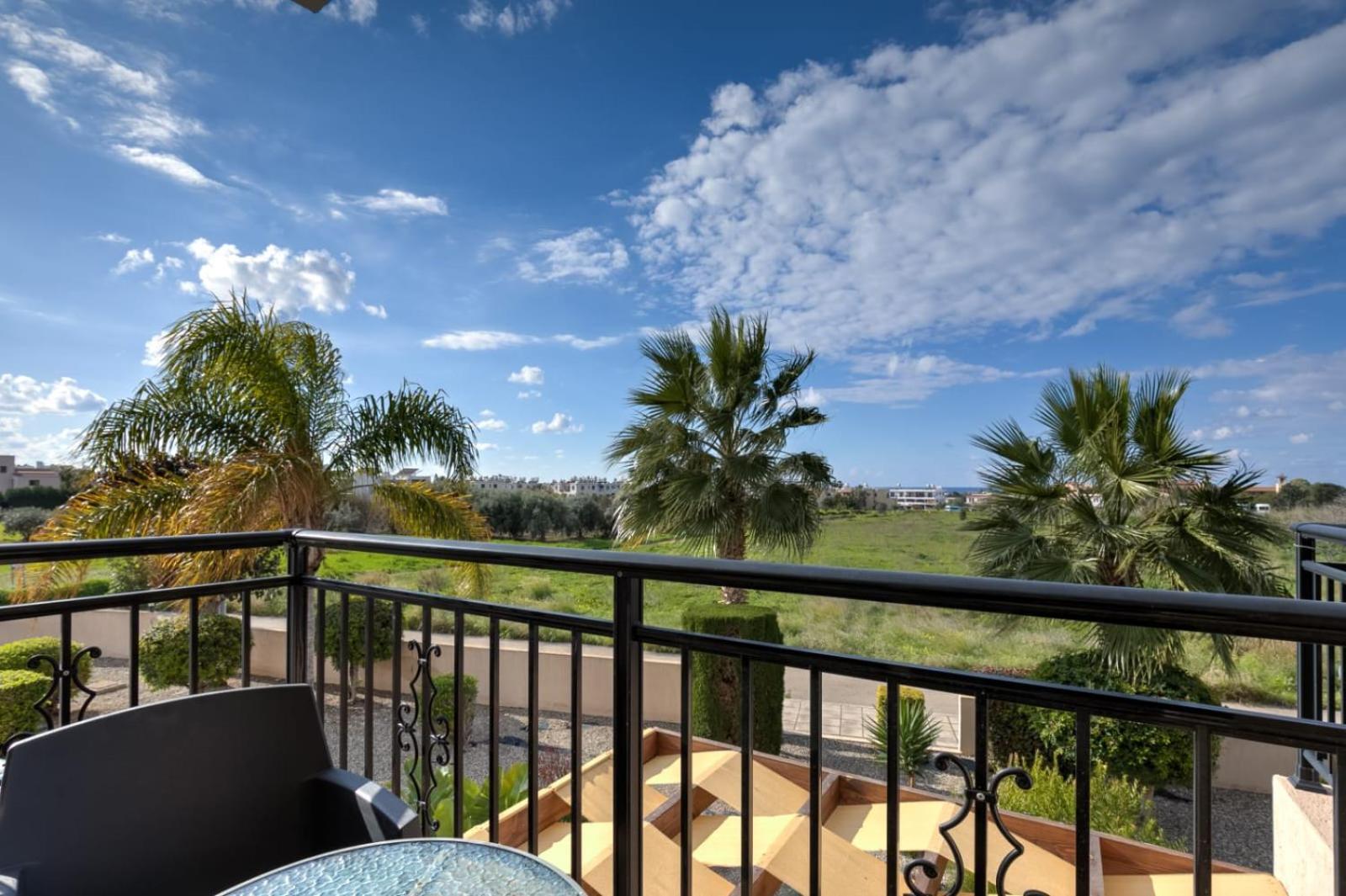 Sunny View - A Stunning Apartment With Private Rooftop Paphos Bagian luar foto